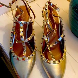 Nice gold open back shoes unworn